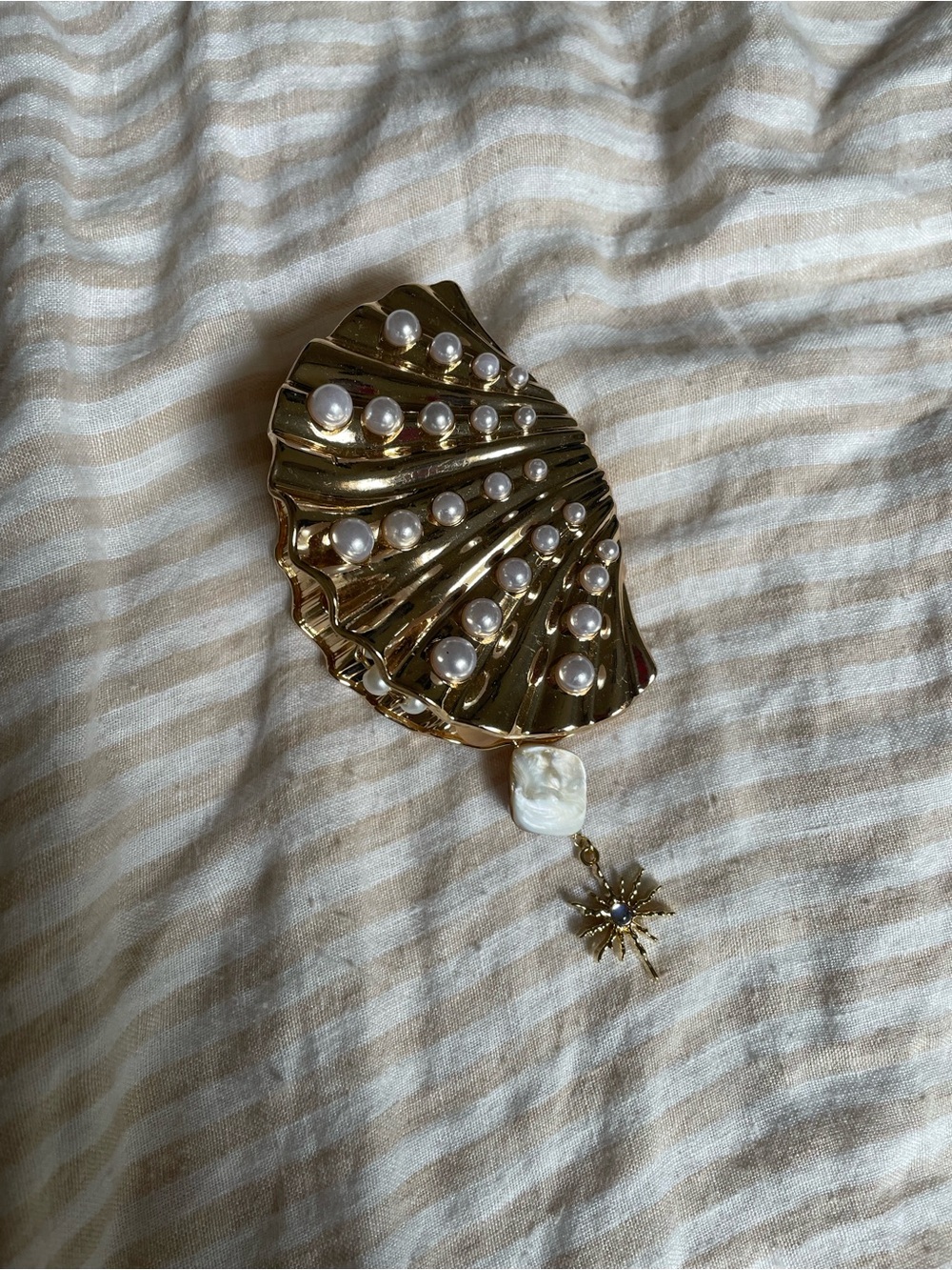 Gold Pearl Shell hair clip with Dangling Star Accent